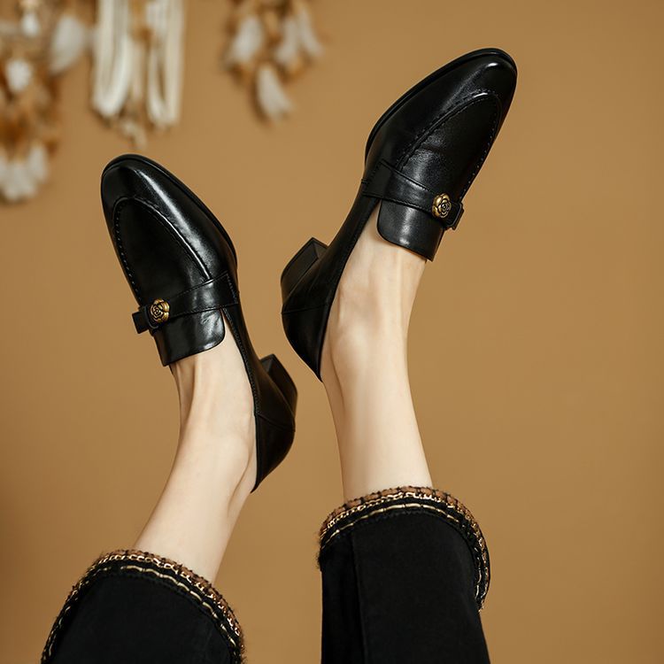 Velisse Leather Loafer