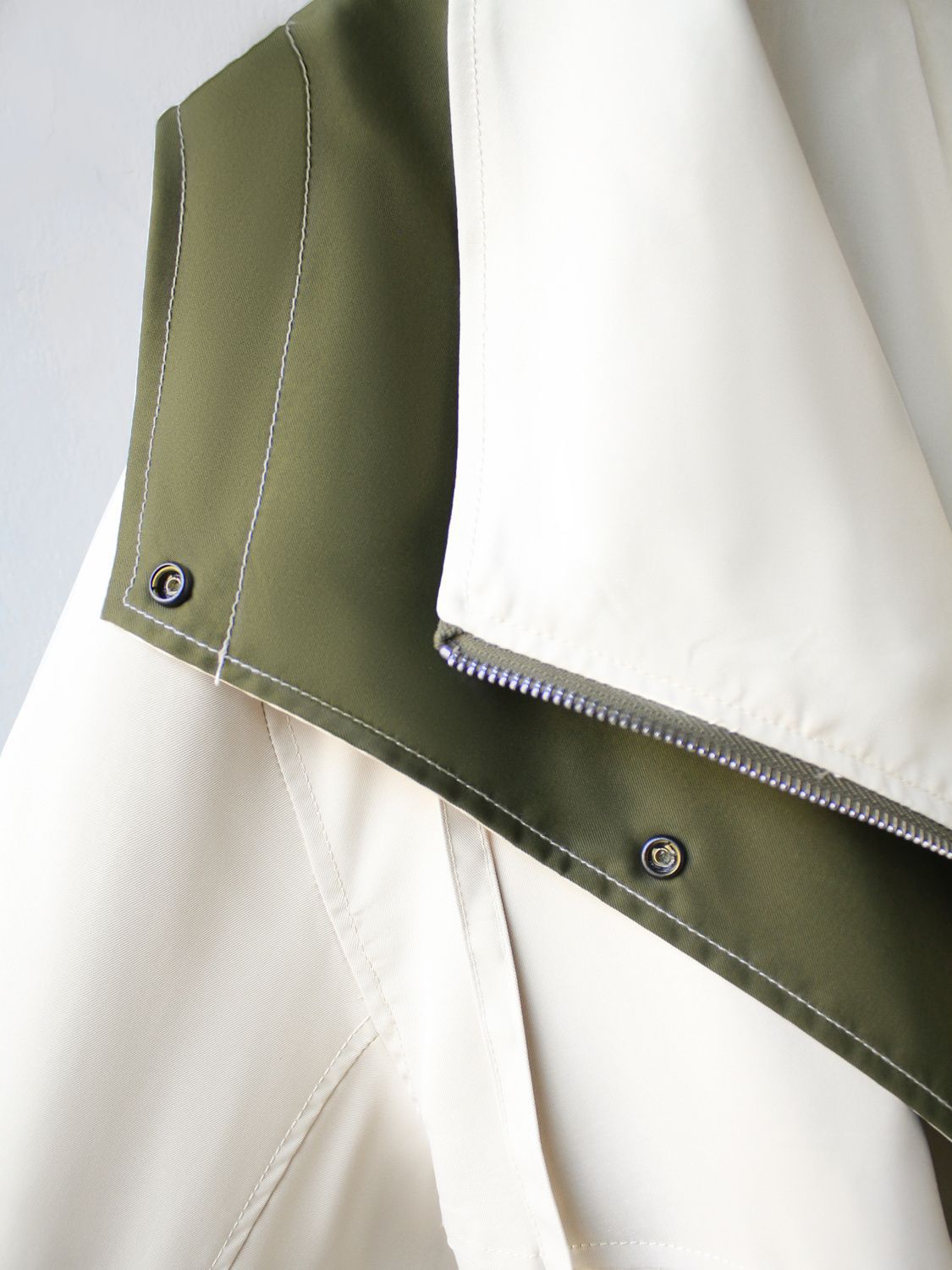 Aroura Overcast Windbreaker