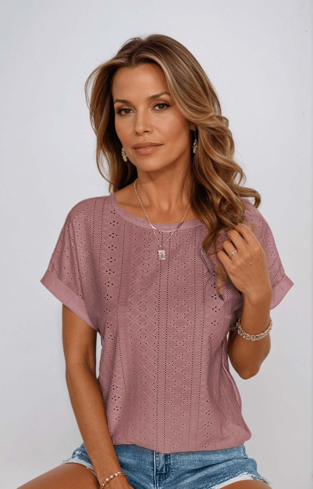 Riza | Casual Eyelet Top with Playful Details